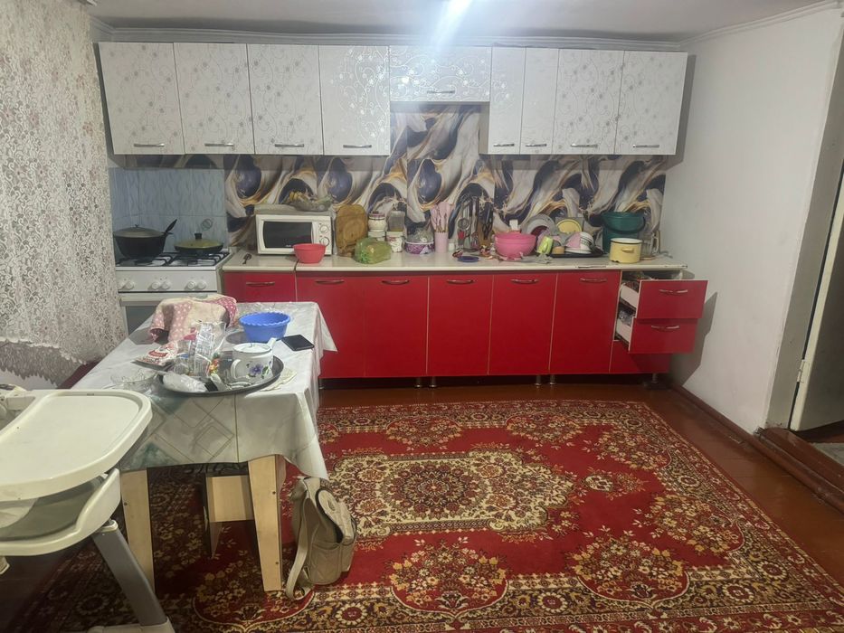 Продам дом в районе кирпичный.