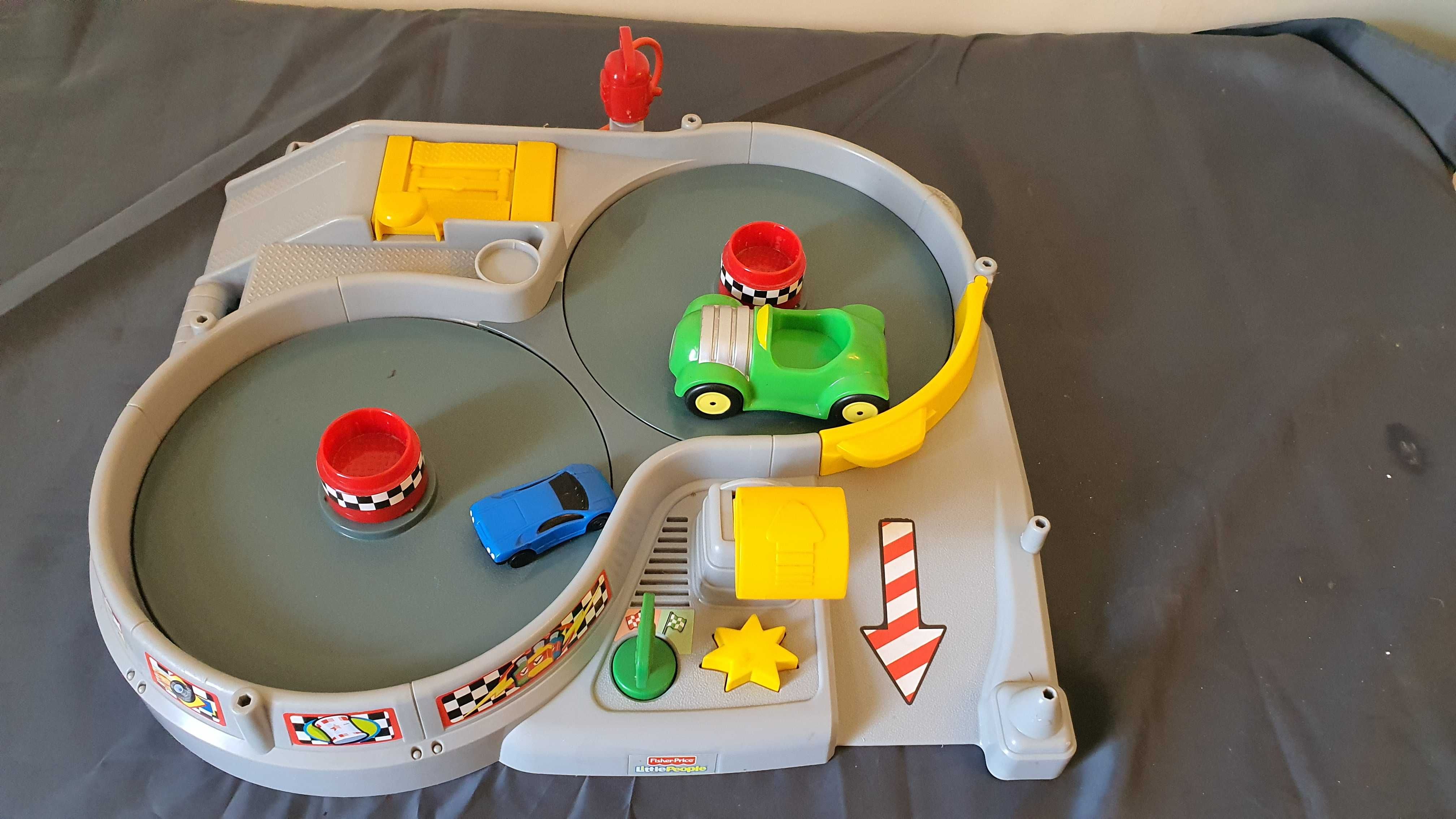 Cursa de masini Spin and Crash de la Fisher Price