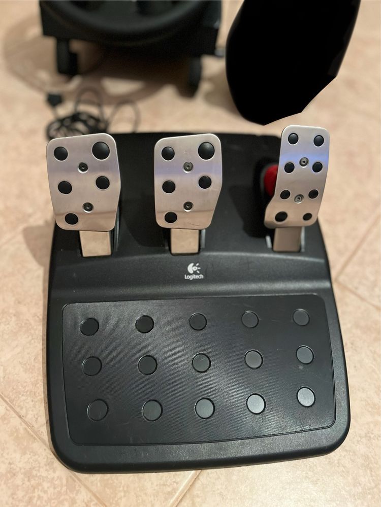 Волан и Педали - Logitech G27