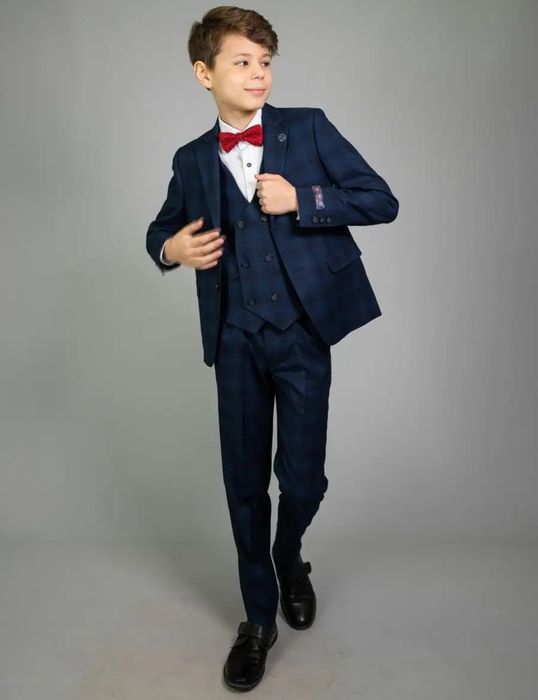 Продам школьный костюм