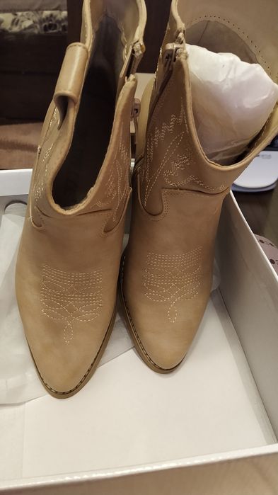 Botine noi mărime 37