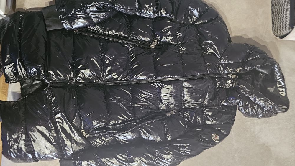 Продавам яке унисекс