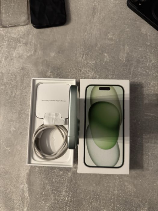 Vand Iphone 15 // 128GB // Verde // Green