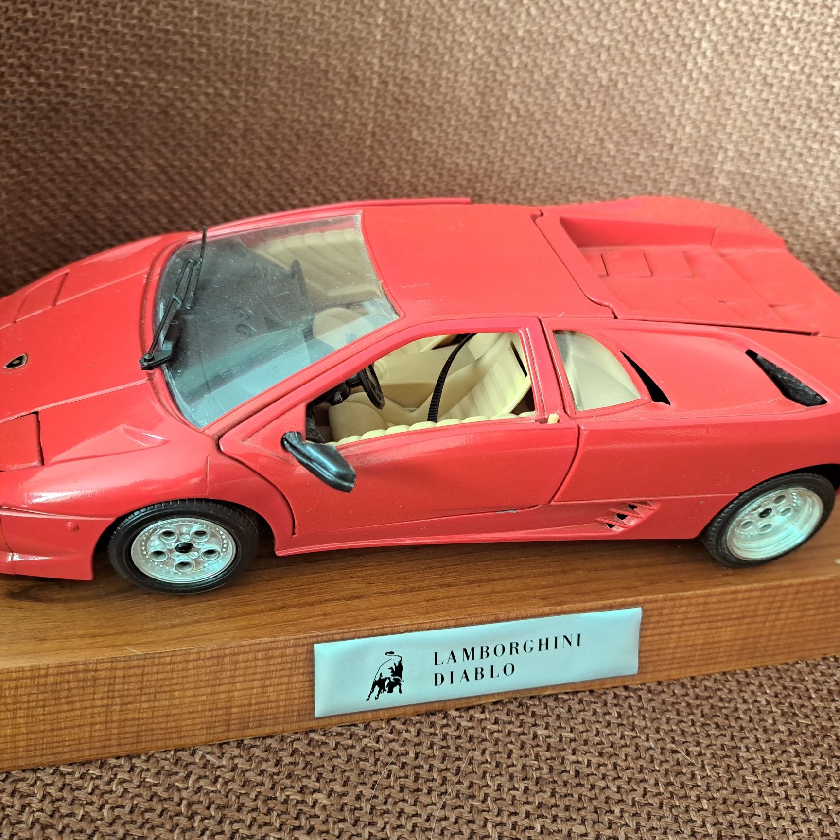 Lamborghini Diablo макет 1:18 Bburago