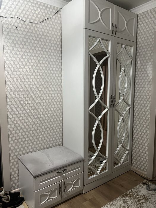 Продам прихожую с обувницей