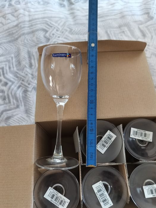 Предлагам изгодно: Нови стъклени чаши  за бяло вино и за ракия..