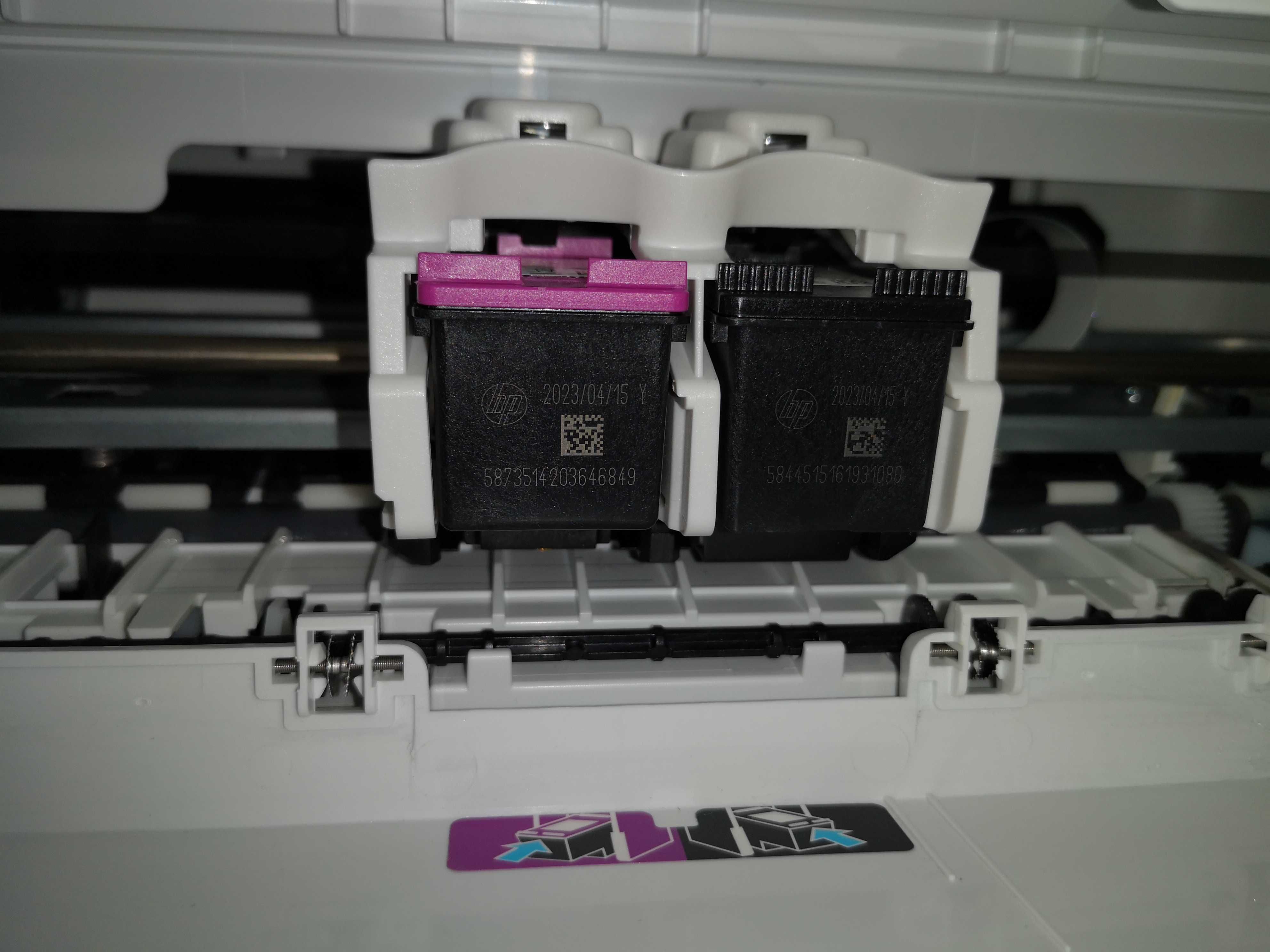 Цветен принтер HP DeskJet 2320