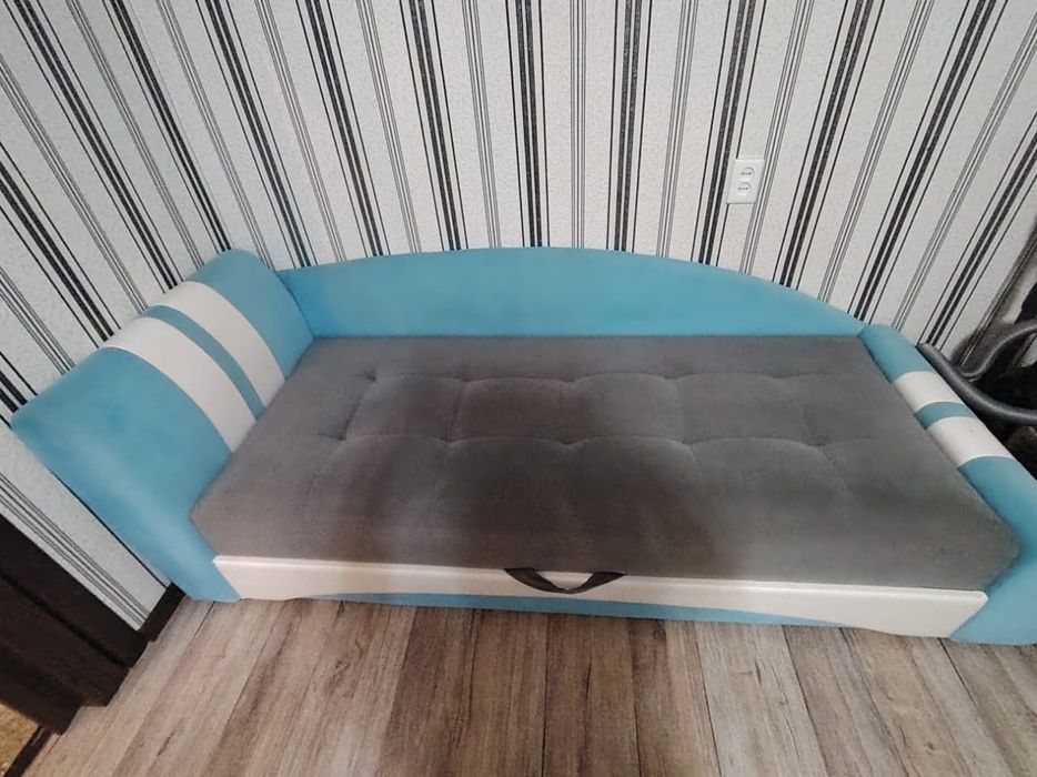 Продам диван в отличном состоянии