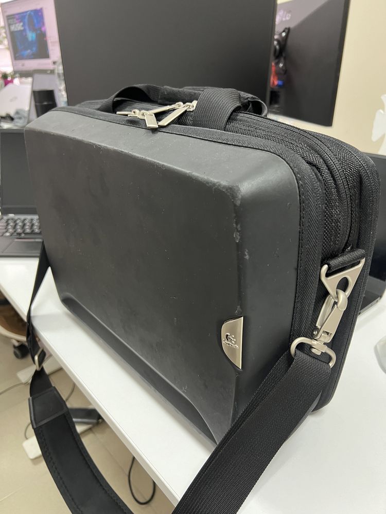 Чанта за лаптоп Logitech Kinetik 15.4 Mobile Briefcase