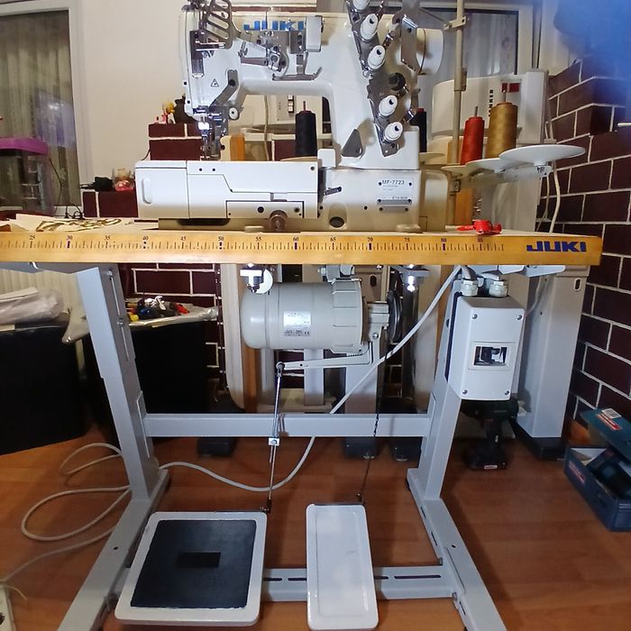 Masina de cusut JUKI typ uberdeck cu 3 ace 5 fire