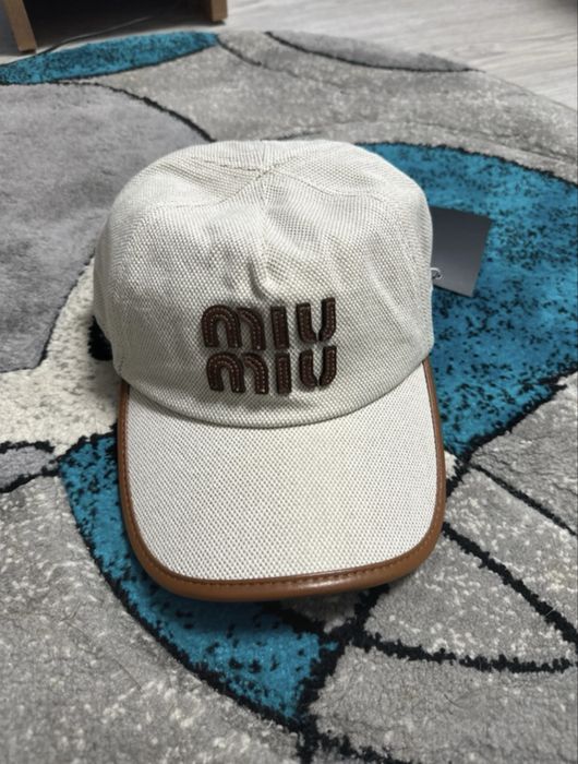 sapca miu miu alba
