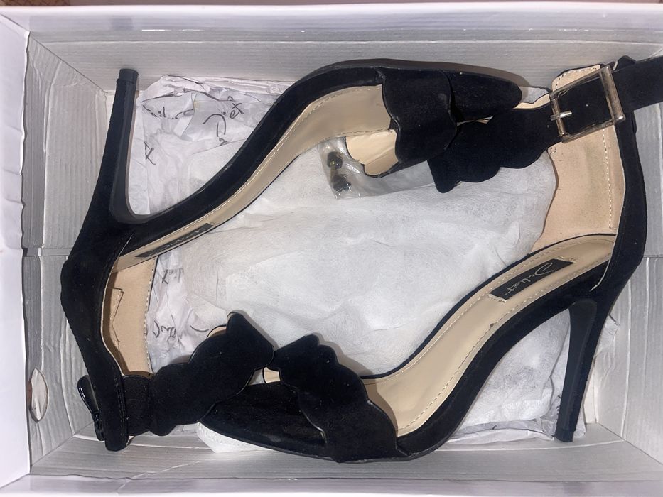 Дамски самдали на ток