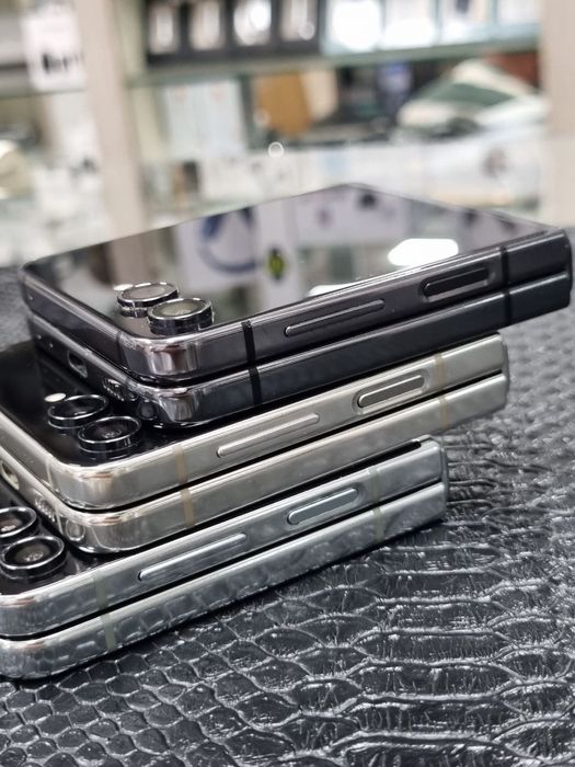 Samsung galaxy z flip 5 5G 8/256gb holati yaxshi