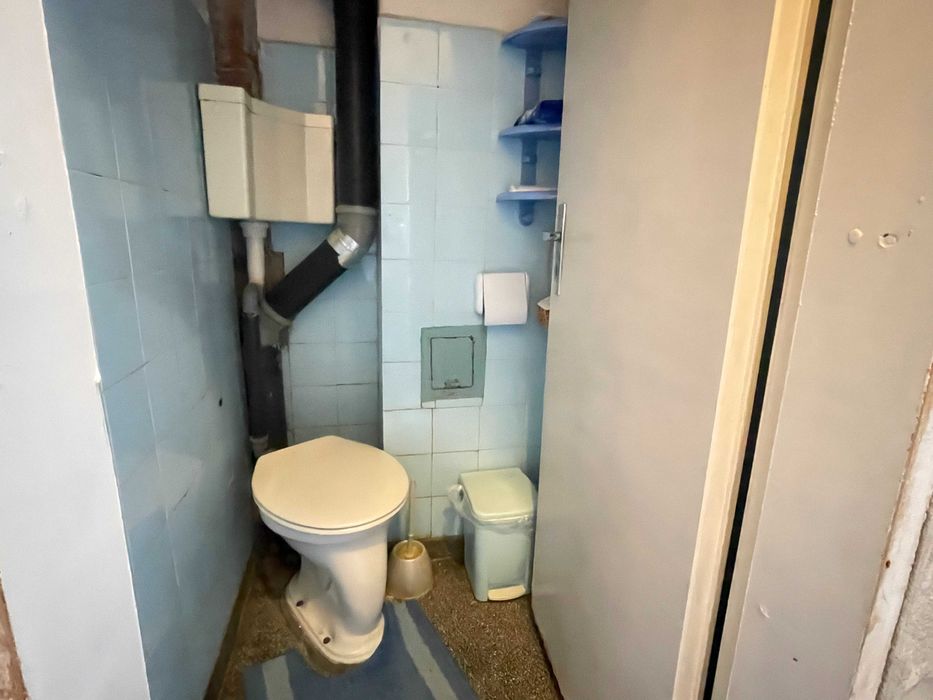 Продава се просторен апартамент - кв. Стефановци