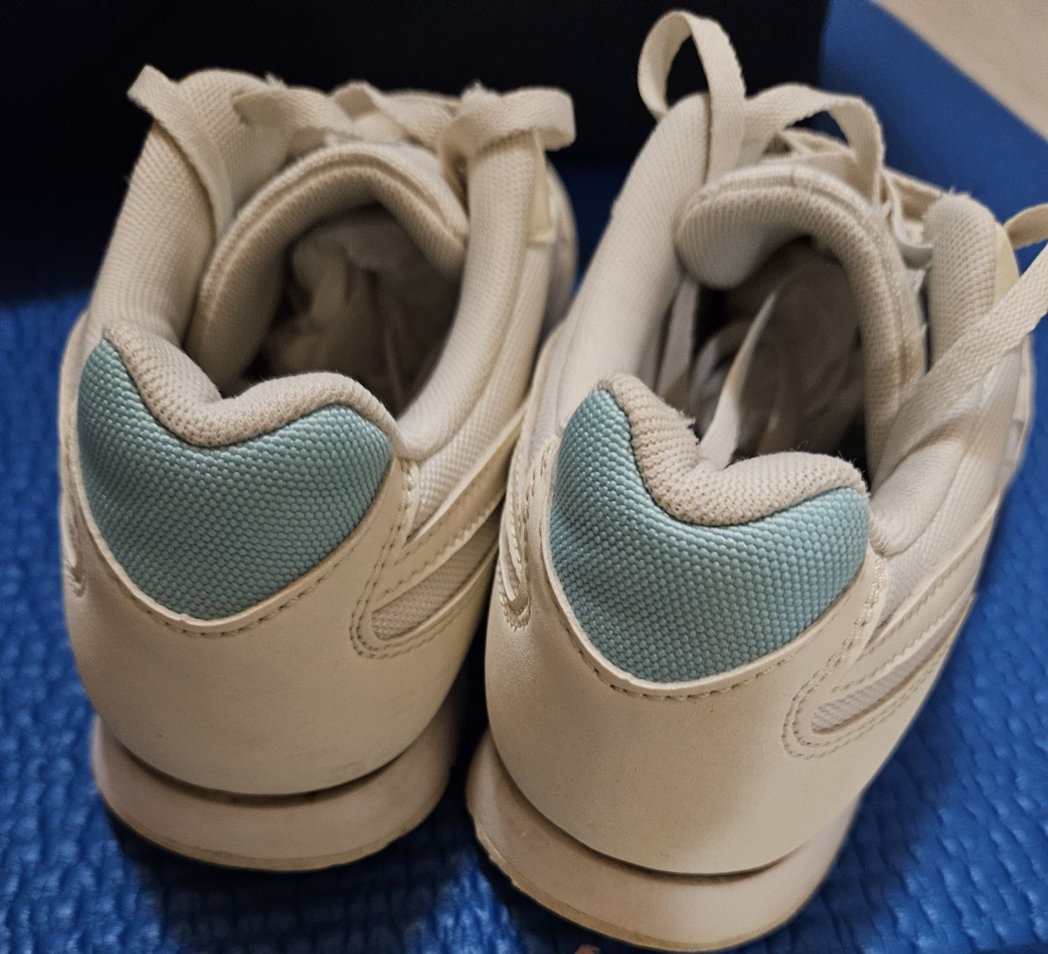 Маратонки Reebok и Adidas