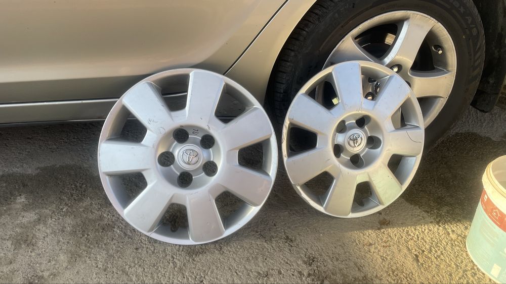 Продам колпак на Тойота камри R16