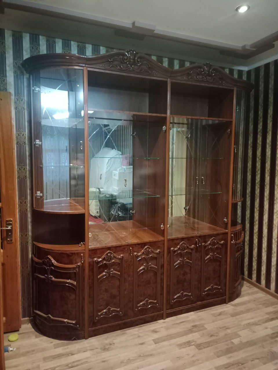 Стенка горка сотилади