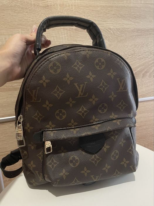 Среден размер раница на Louis Vuitton