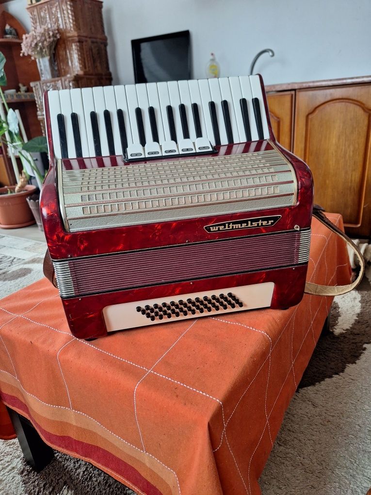 Vând acordeon  Wertmaister  48 de basi stare nou  preț 250€