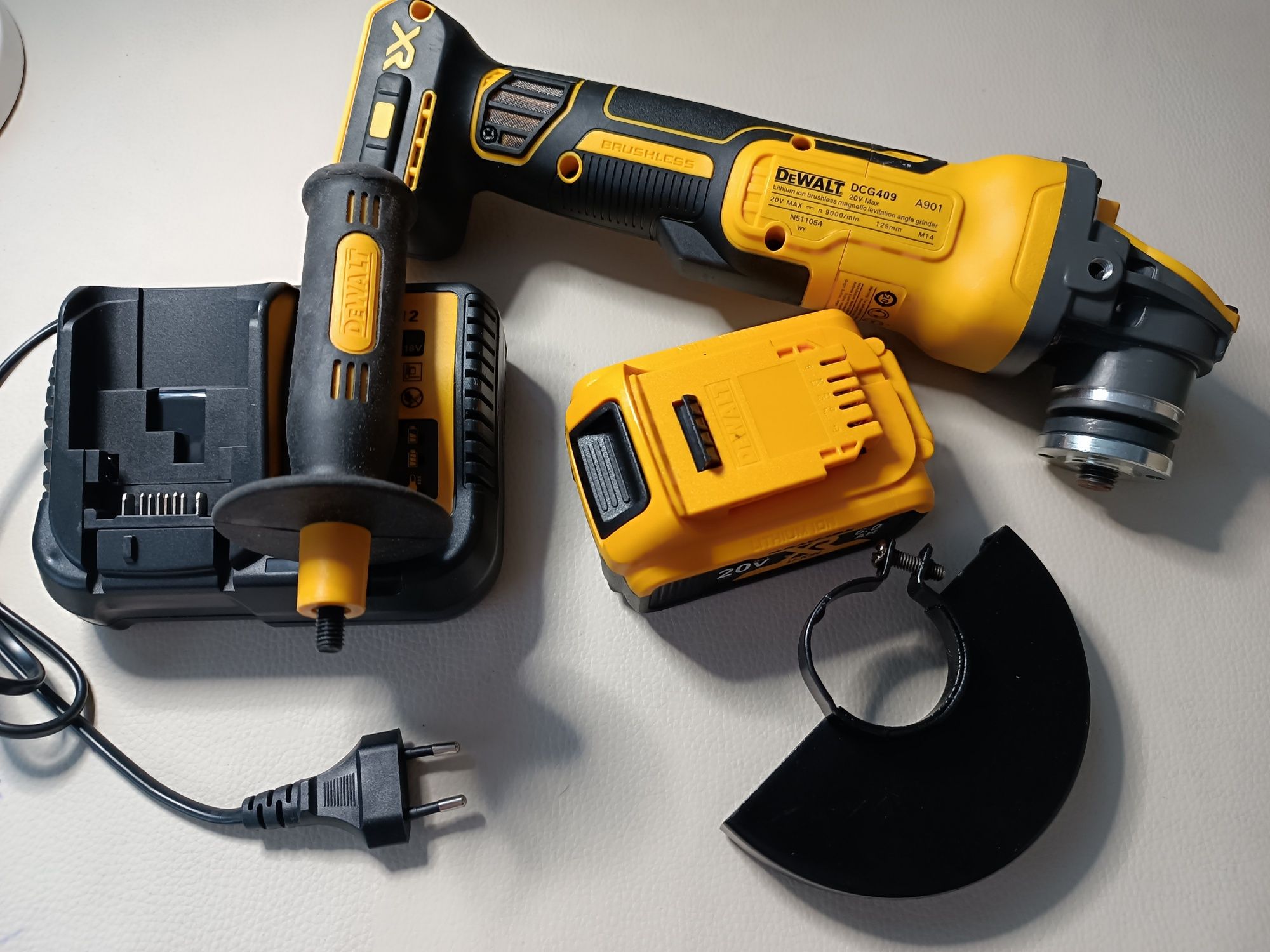 Flex DeWalt DCG409 NOU FLEX DEWALT polizor CU ACUMULATOR SI încărcător