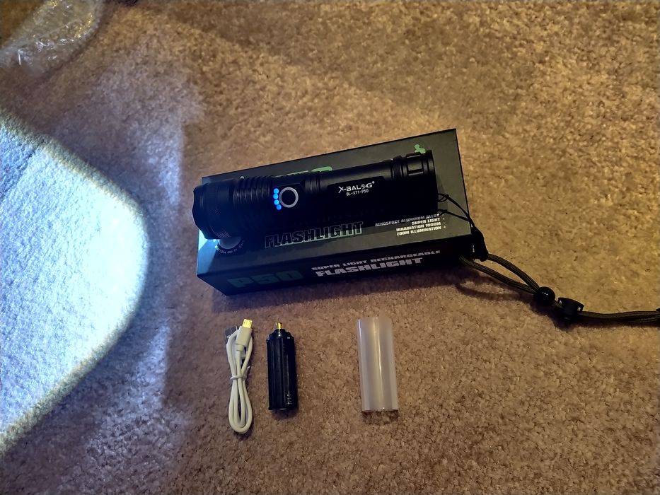 Lanterna Super Bright led XHP P50 (20W și 3000 Lumeni Acumulator 26650