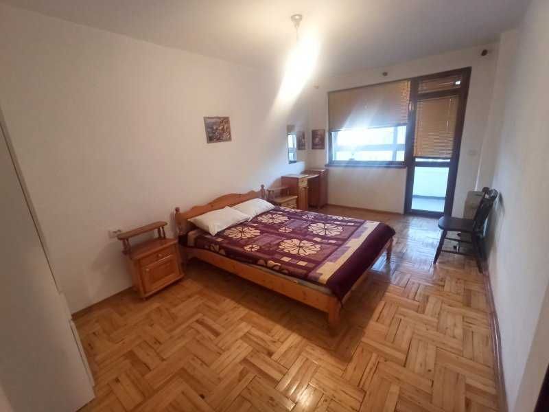 Дава се под наем Многостаен апартамент в Бургас, Център - 120 кв.м за 204 € - Снимка #4