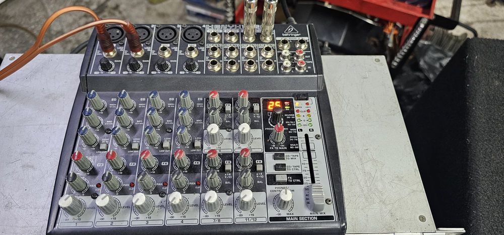 Vând sistem complet Behringer – boxe + mixer + amplificator