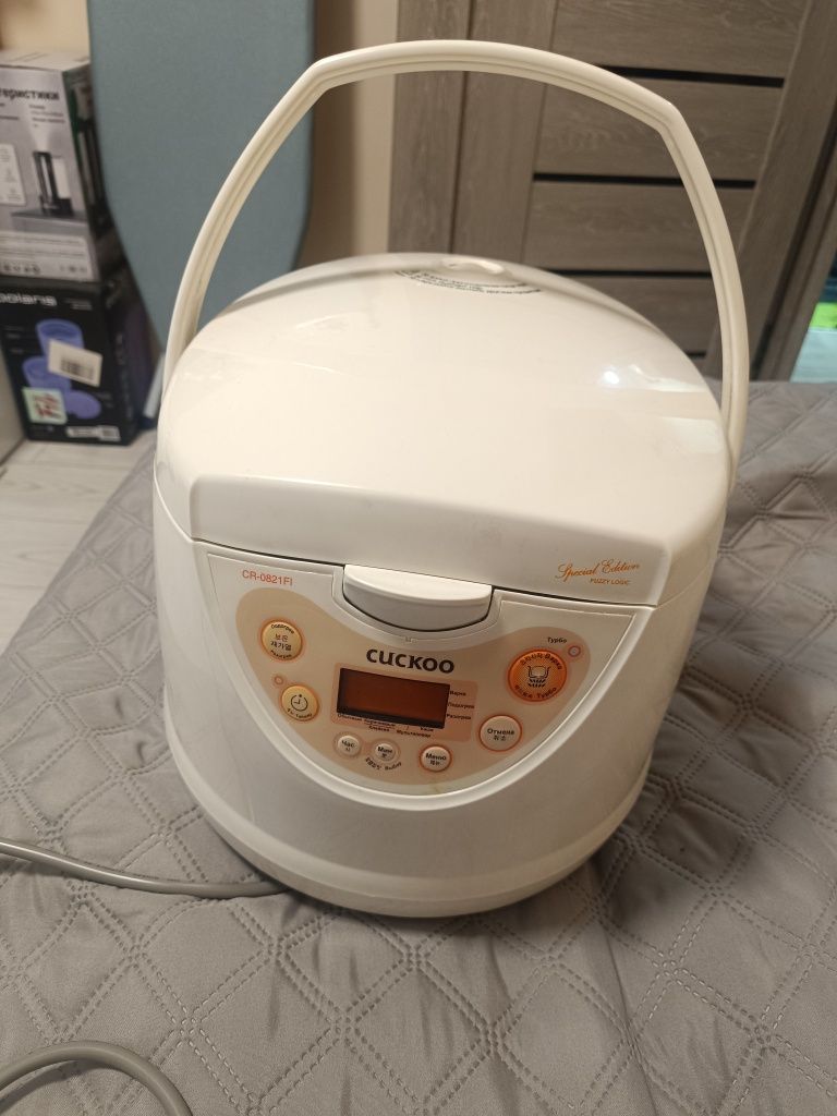 Продам рисоварку CR-0821FI