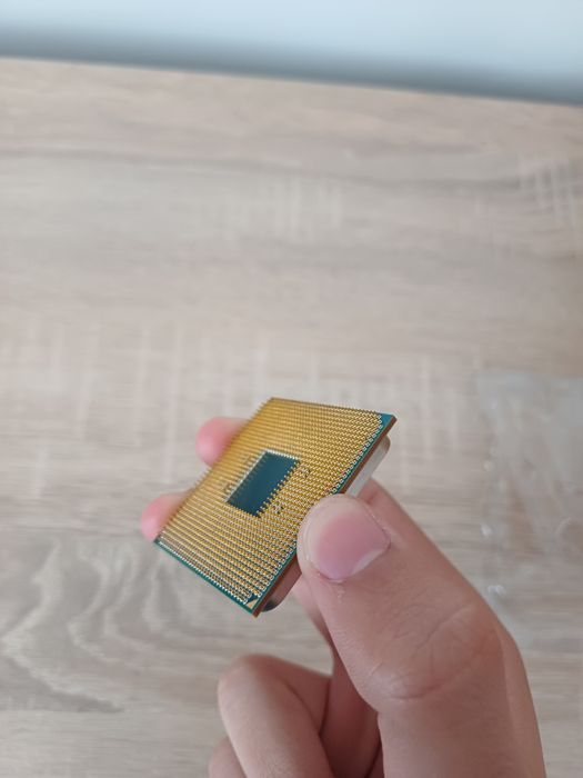 Vând ryzen 5 3600 și 16GB RAM 3600mhz XPG