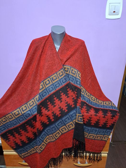 Vând Poncho de Iarna  cu Franjuri Nou
