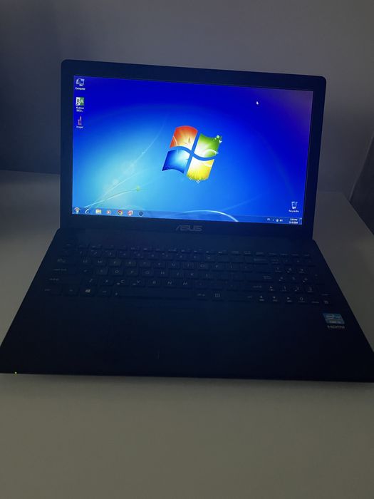 Laptop ASUS X551C, 4 GB RAM, HDD 500 GB, procesor intel core i3