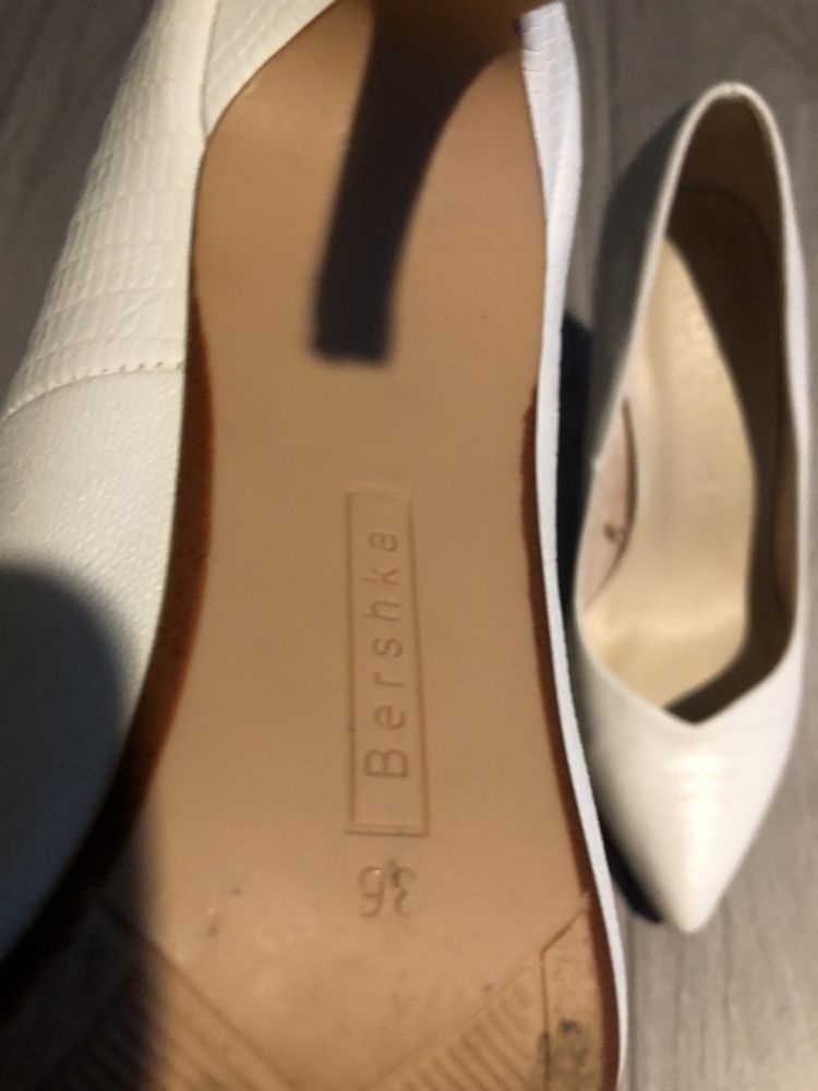 Pantofi Zara / Bershka marimea 36