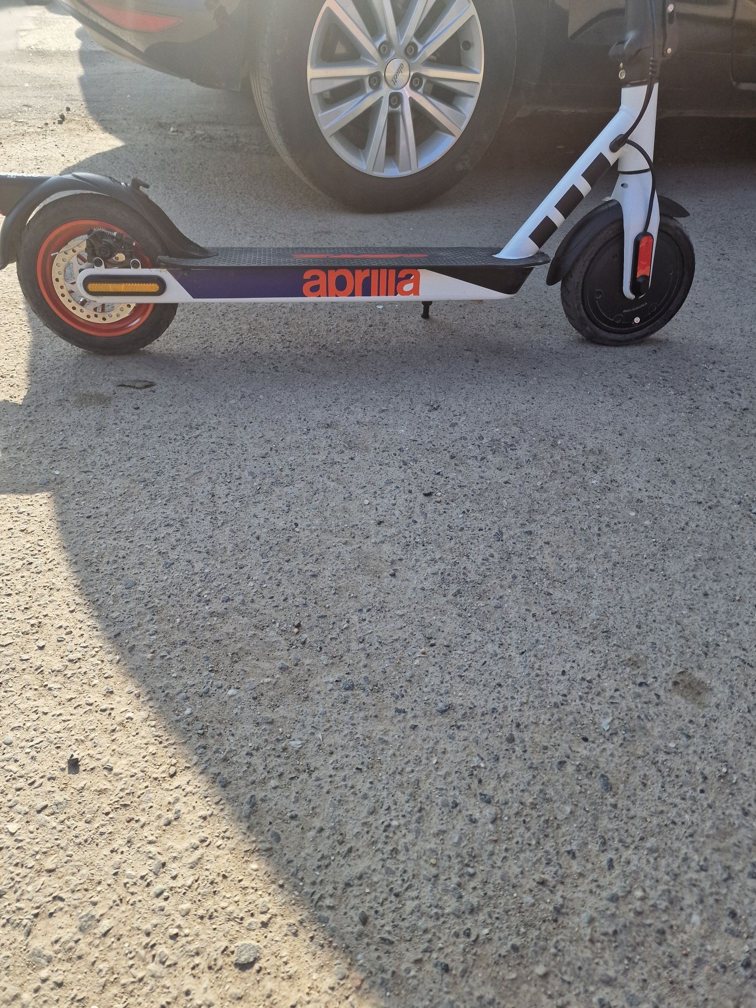 Trotineta electrică aprilia esrz