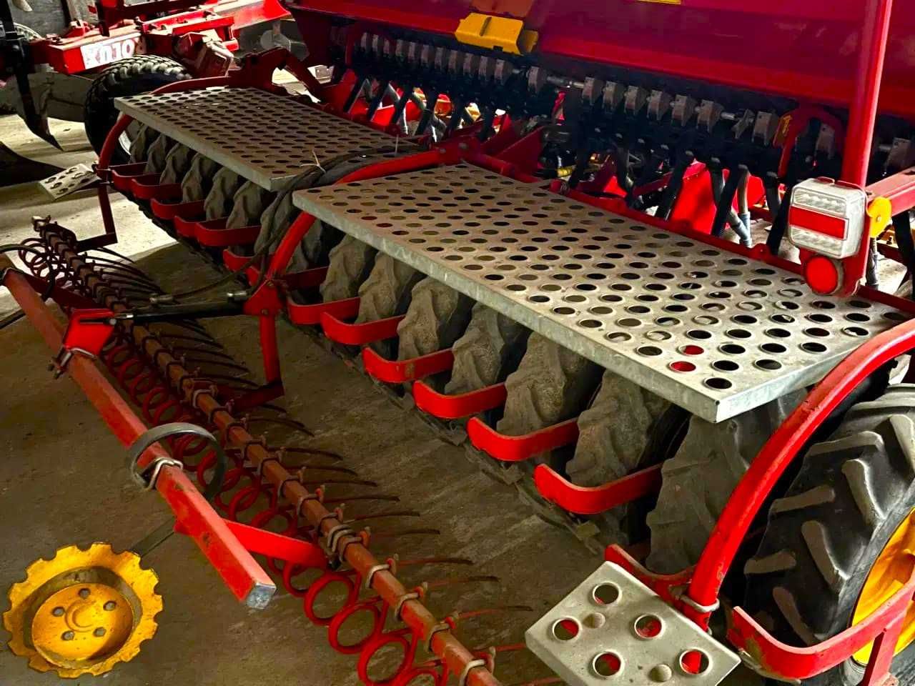 Semanatoare paioase Vaderstad Rapid 400 Super XL an 2015 Amazone Kuhn