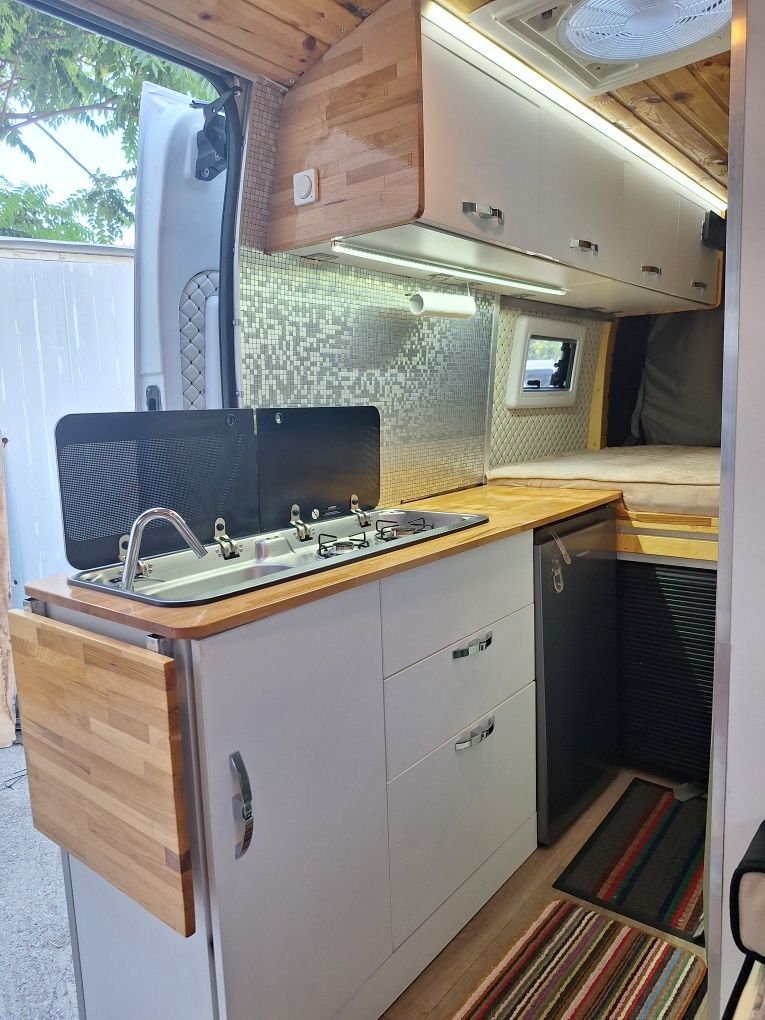 Vând autorulotă Renault Master