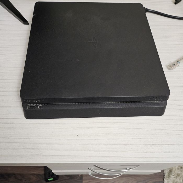 продавам playstation 4