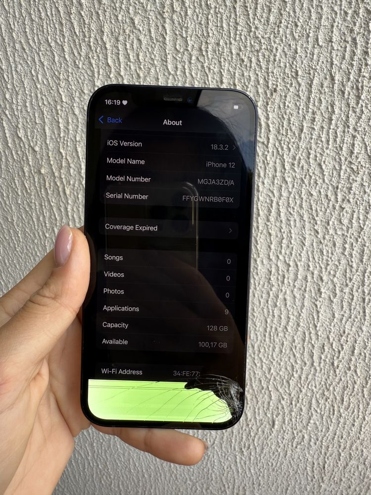 IPhone 12 - използван, леко счупен