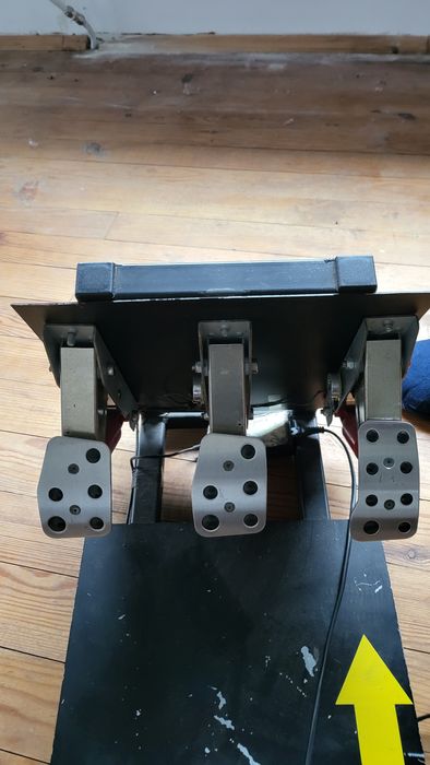 Геймърски волан Logitech g25 съвместим с playstation pc компютър