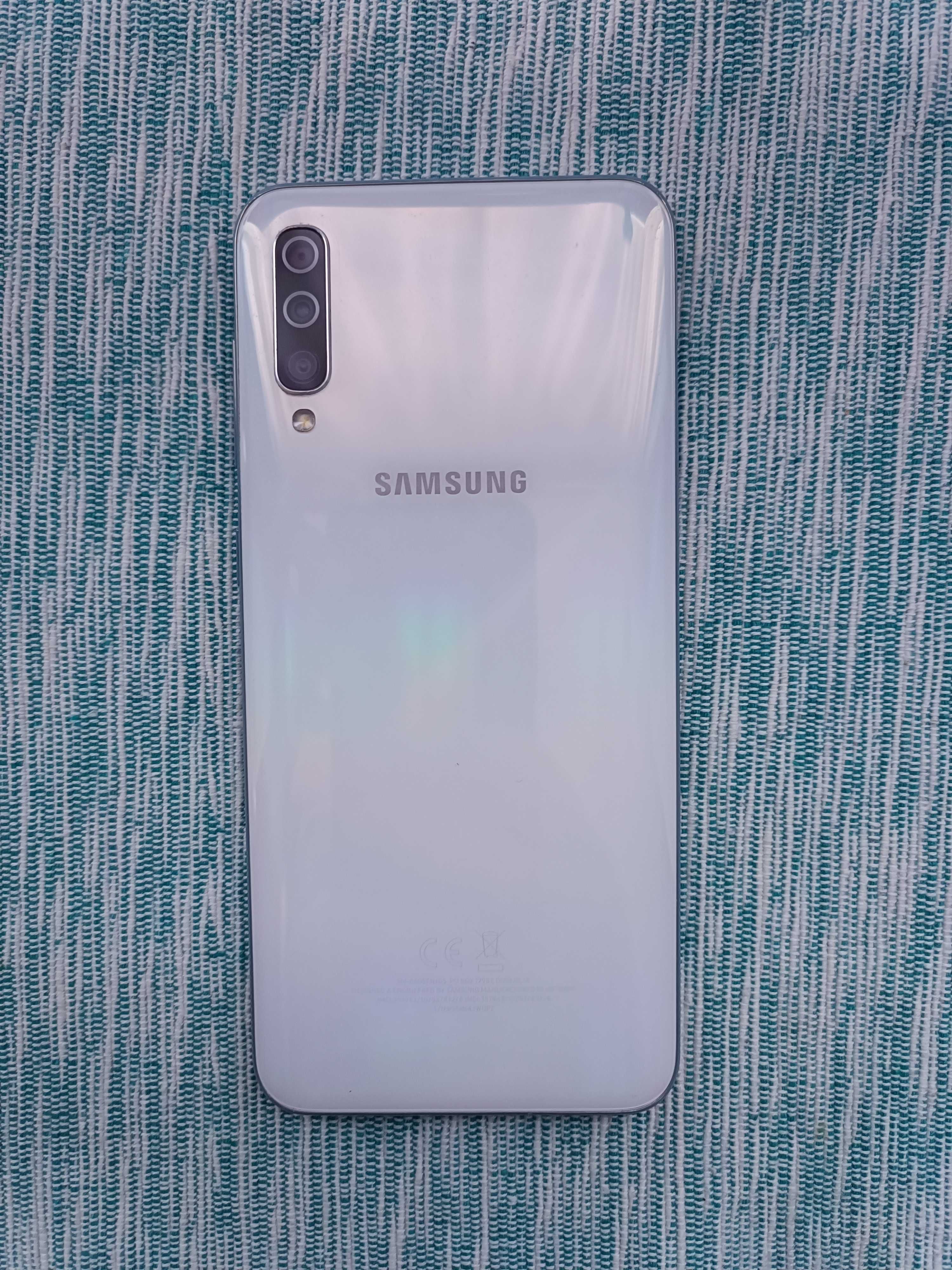 Телефон Samsung Galaxy A50
