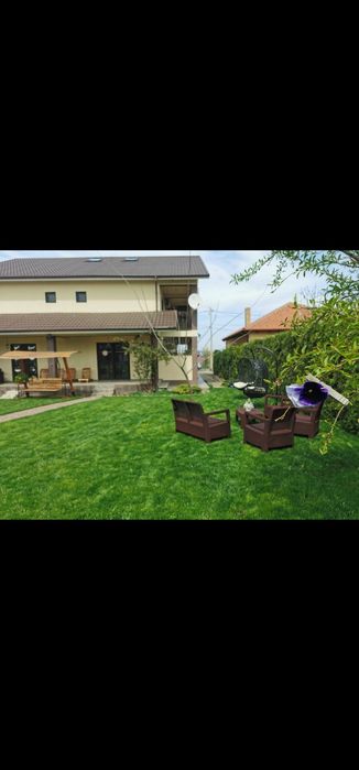 Vând pensiune cu 12 camere în 2 mai