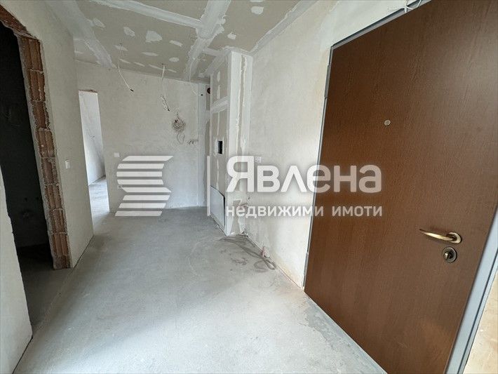 Просторен 4-стаен апартамент със спираща дъха глед
