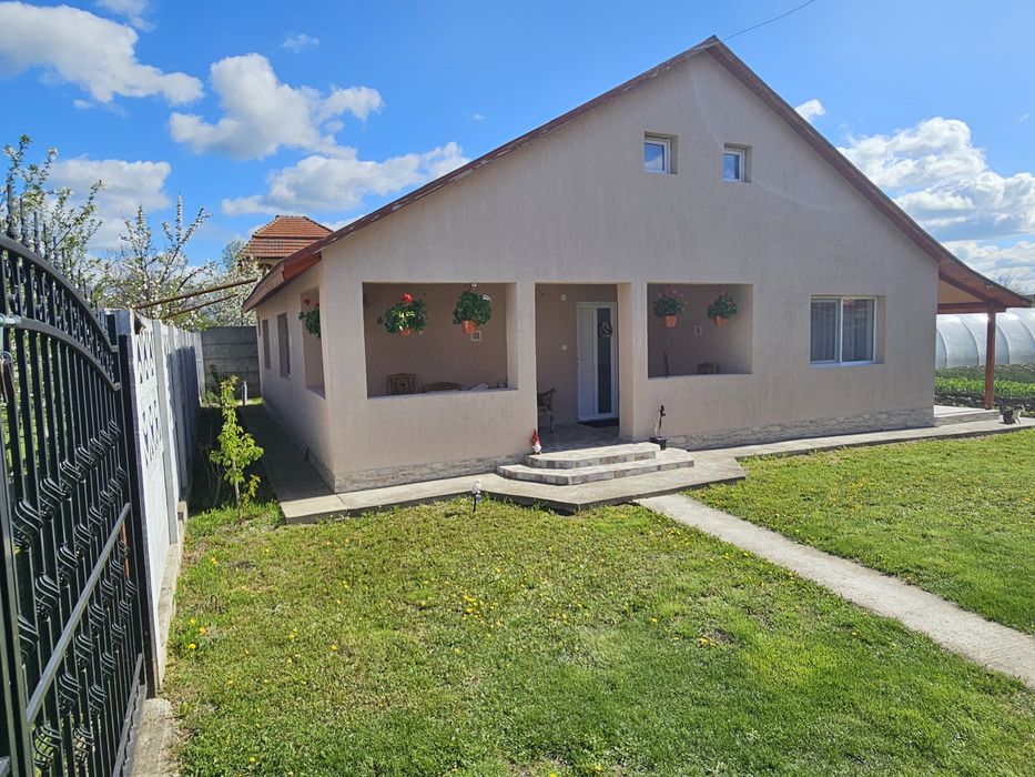 2 case finisate impecabil + 2.300 mp teren, panouri solare 6.5 kW, Jeb