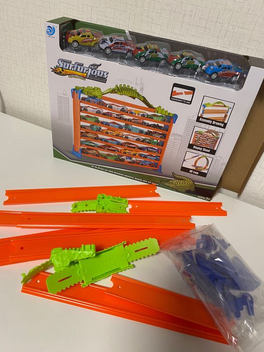 Детски 7-етажен паркинг гараж с 5 колички