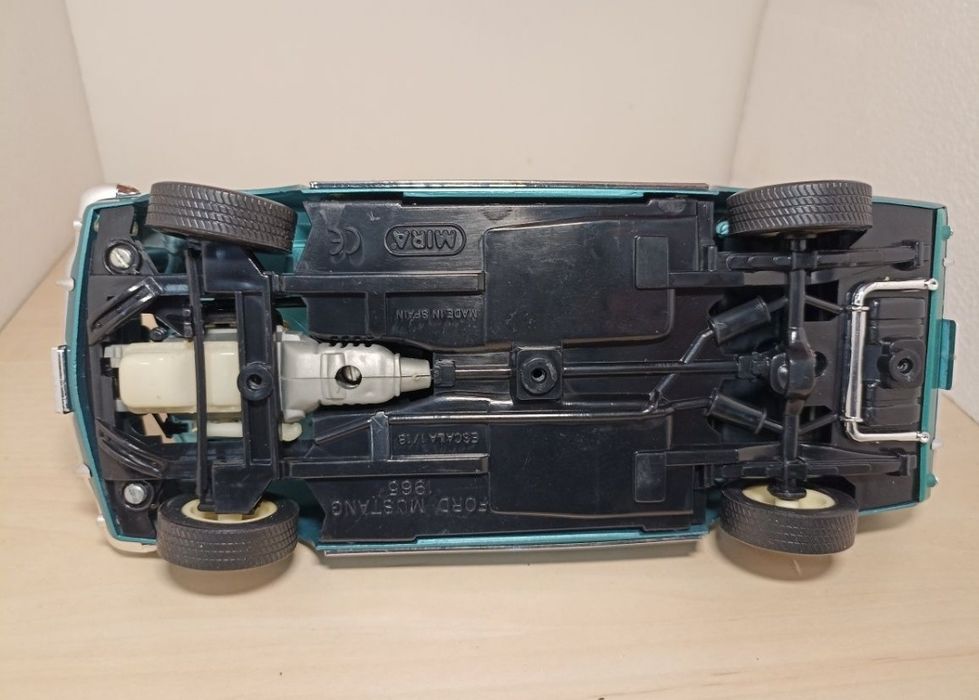 Ford Mustang 1965 mira 1 18
Scara 1/18
MIRA 

Pozele reflectă realitat