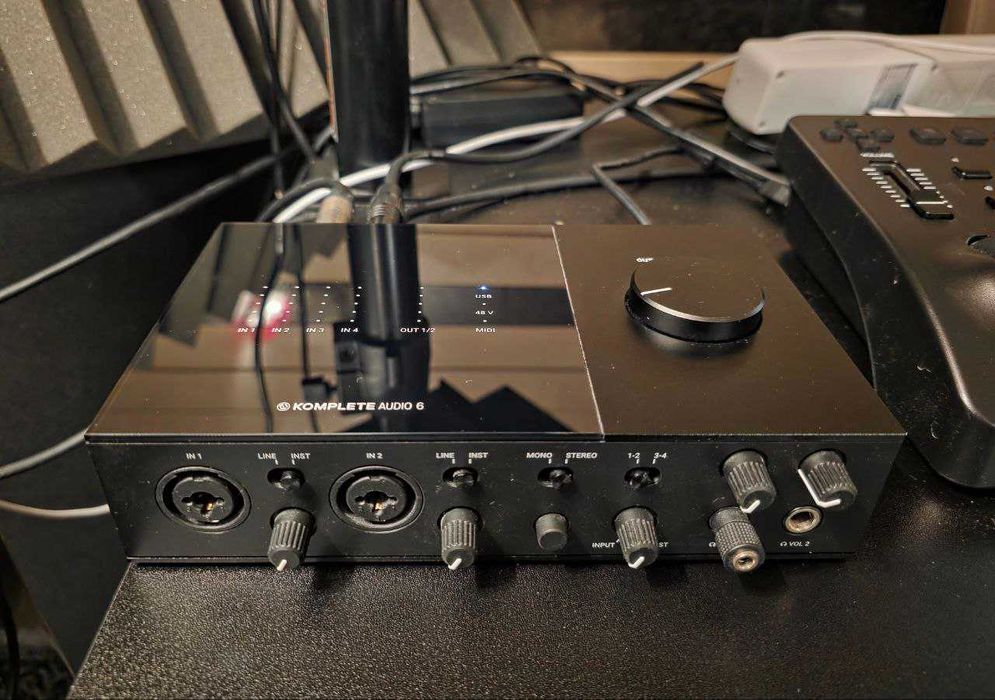 Звуковата карта Native Instruments Komplete Audio 6 mkii
