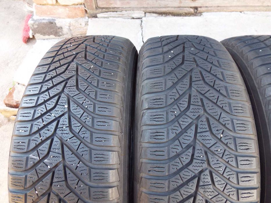 vand 4 anvelope de iarna 215/60/16 yokohama winter pret 500lei toate4