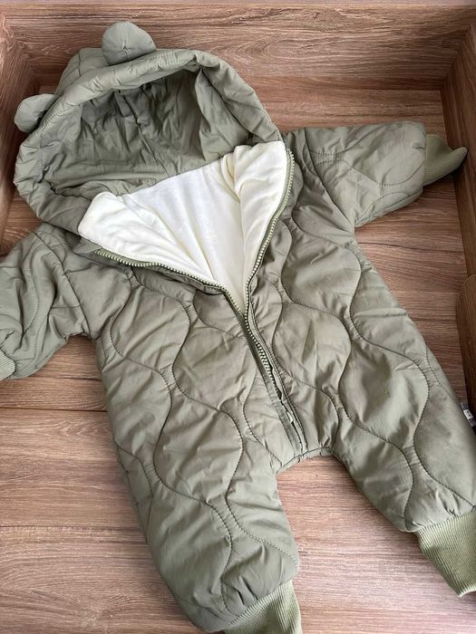Продам осенний комбинезон теплый. Размер 62-68 см