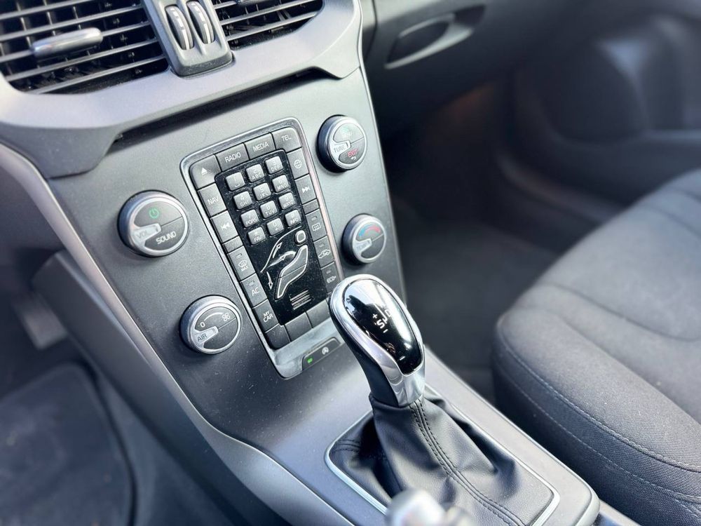 Volvo V40 2.0d D2 Автомат Facelift/Navi/LED Euro6B