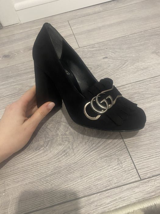 Vand pantofi din piele intoarsa