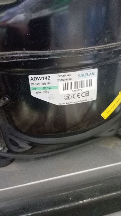 Холодильник сотилади